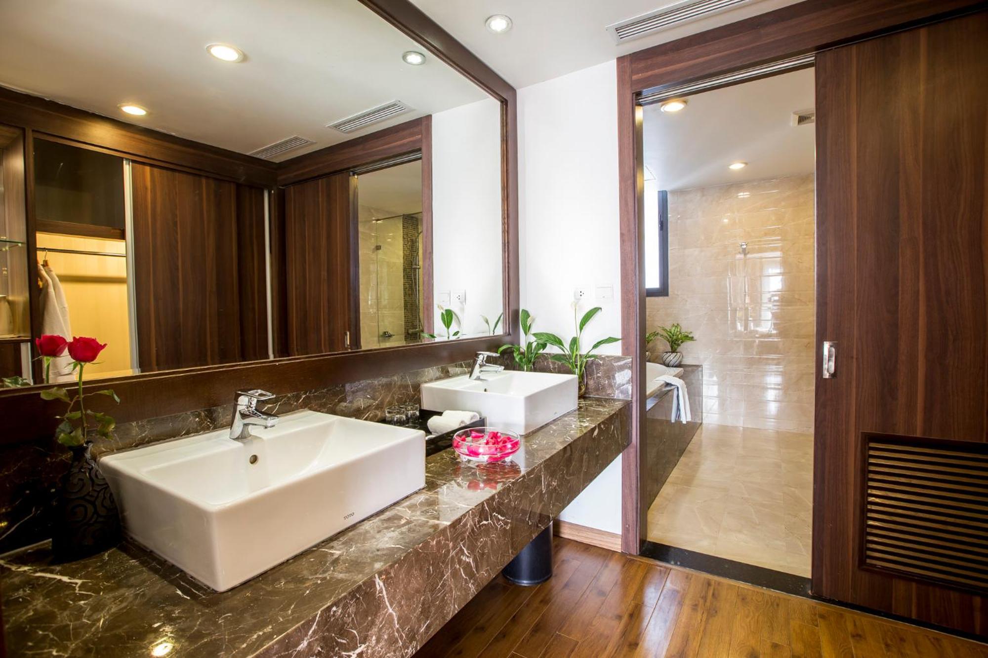 Suite Balcony Lake View